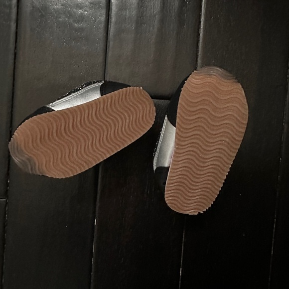 Juicy Couture Baby Sneakers- Size 2M - Picture 3 of 5